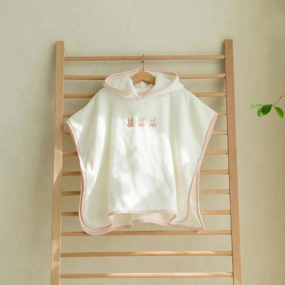 Cape de Bain Eponge : Douceur et Confort Inégalés pour Bébé