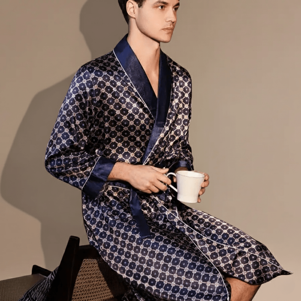 Peignoir Homme Satin Bleu : Élégance et Confort Inégalés à Découvrir