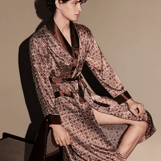 Peignoir Satin à Motif Homme : Élégance et Confort Inégalés à Découvrir