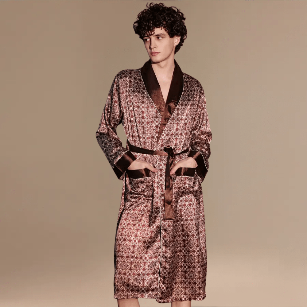 Peignoir Satin à Motif Homme : Élégance et Confort Inégalés à Découvrir