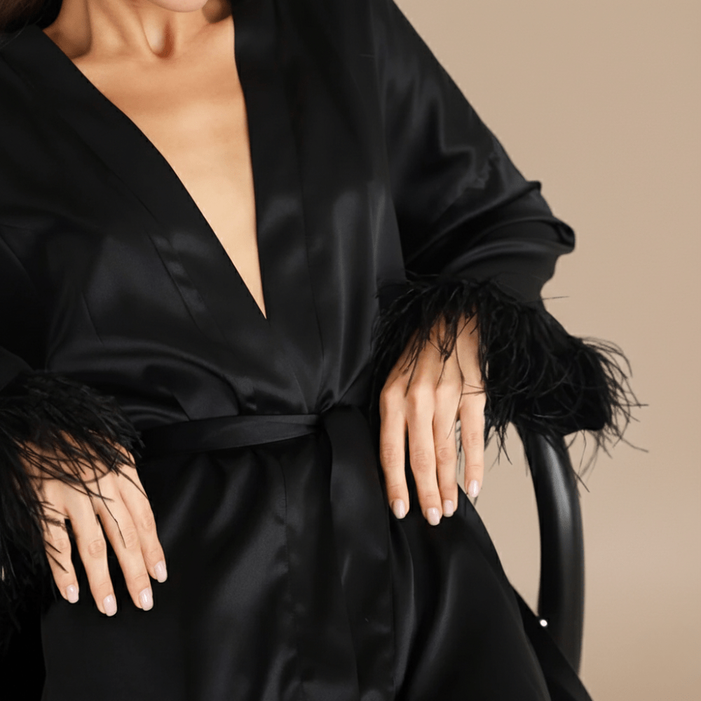 Peignoir Satin Plume – Luxe, Confort & Élégance Absolue à Découvrir