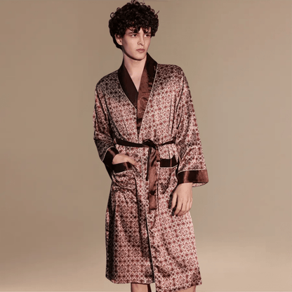 Peignoir Satin à Motif Homme : Élégance et Confort Inégalés à Découvrir